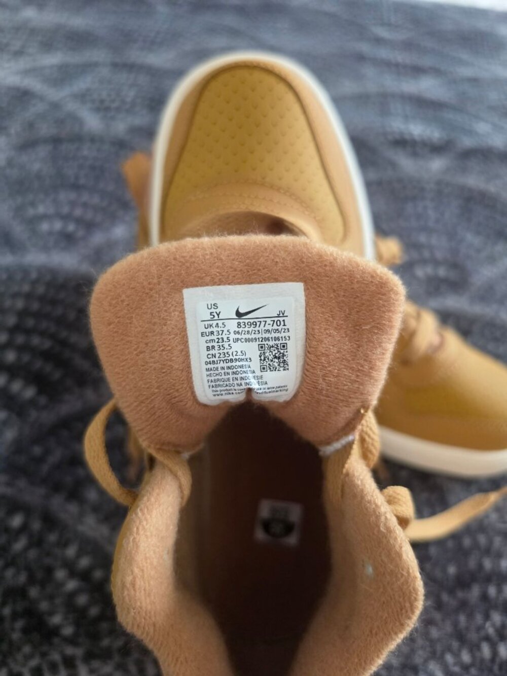 NIKE Youth Mid-Top Sneakers Wheat-Tan Size 5Y - Picture 2 of 8